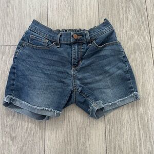 Old Navy girls denim shorts. Size 12. Adjustable waistband. EUC.

PROMPT SHIPPER
